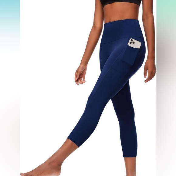 High-Waisted Navy capris with Pockets - Picture 1 of 8